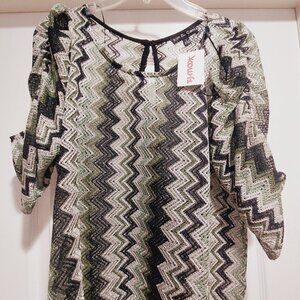 Black, green & gray Zig Zag scoop neck 3/4 length sleeves